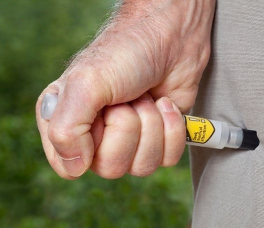 Patient Allergic to Epinephrine, Dies When Doctor Suddenly Slams Door