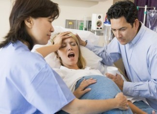 Woman Enjoys “Natural Birth,” Streams Over FaceTime