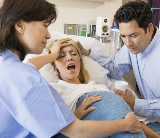 Woman Enjoys “Natural Birth,” Streams Over FaceTime