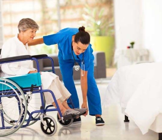 Study Shows ‘Hold On, I’ll Get Your Nurse’ Most Common Phrase Doctors Say to Inpatients nurse helping