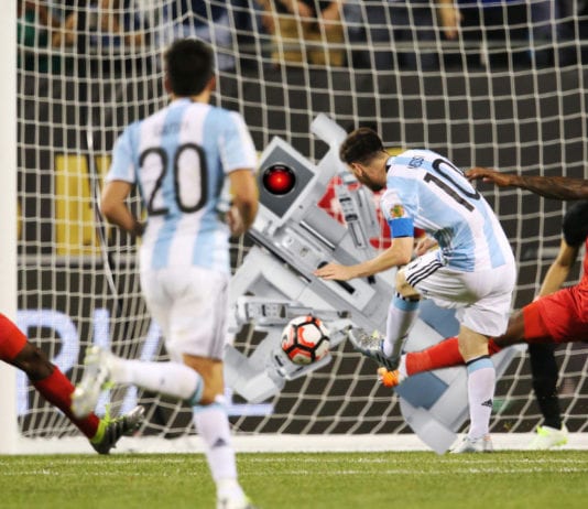 Copa America: Da Vinci with Brilliant Save on Messi Messi