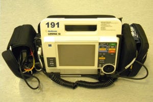 Defibrillator_monitor_Lifepak_12