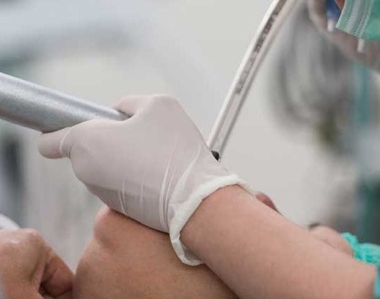 Frustrated with Memes, Pathologist Intubates Crashing Covid Patient anesthesiologist intubating