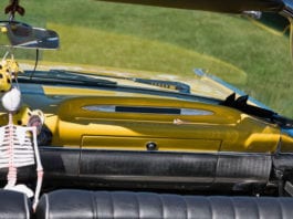 Breaking News: 10 Bucks Says an Orthopod Drives This Car with a Skeleton Hanging from the Rearview Mirror skeleton rearview mirror