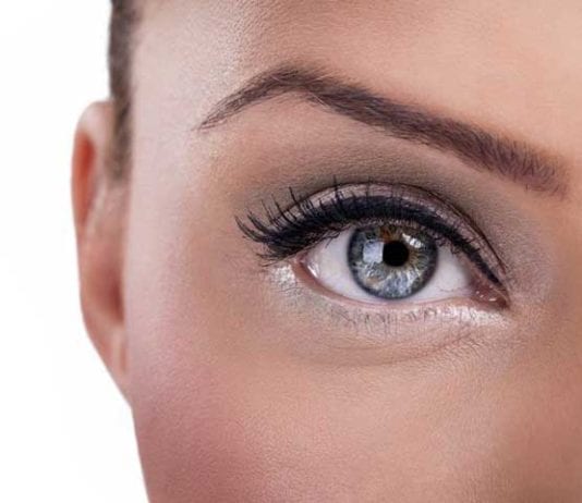 Internal Medicine Resident Performs IPPA on Eye Exam OSCE Station eyeball exam