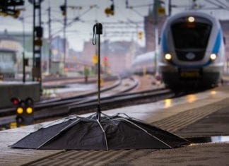 Tragedy as Strong Gust of Wind Kills Hundreds of Umbrellas