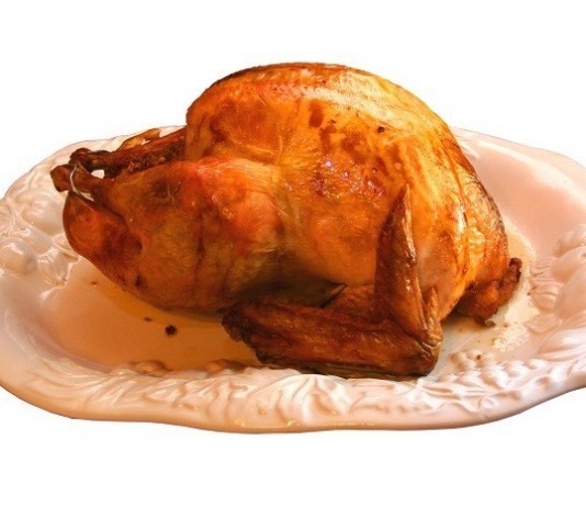 Surgeon Struggles to Carve Turkey at Thanksgiving