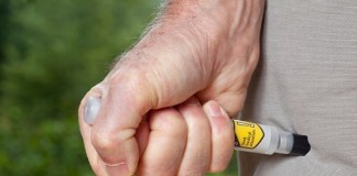 Patient Allergic to Epinephrine, Dies When Doctor Suddenly Slams Door