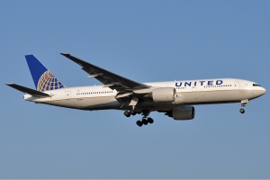 United_Airlines_Boeing_777-200_Meulemans