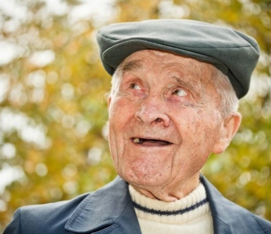 Emergency Medicine Attending Fails to Admit Old Man, Resigns sick patient