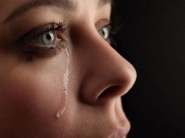 Tips: How to Improve Your Daily Cry at Work Due to Burnout medical student crying