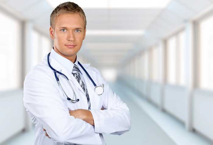 Почему гинекологи мужчины. Красивый врач. Врач мужчина. Гинеколог мужчина. Красивый доктор мужчина.