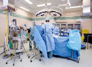 Medical Students Secures “Honors” In Surgery After Successfully Naming Last 5 Songs From Pandora surgery