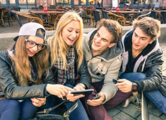 American Association of Doctors Considers Offering MD Degree to Anyone With a Smartphone smart phone