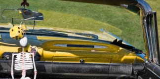Breaking News: 10 Bucks Says an Orthopod Drives This Car with a Skeleton Hanging from the Rearview Mirror skeleton rearview mirror
