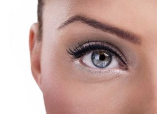 Internal Medicine Resident Performs IPPA on Eye Exam OSCE Station eyeball exam