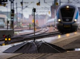 Tragedy as Strong Gust of Wind Kills Hundreds of Umbrellas